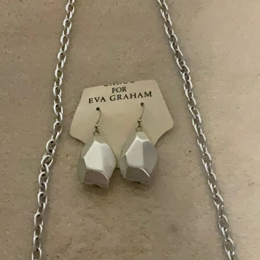 Eva Graham - Picture 3 of 5